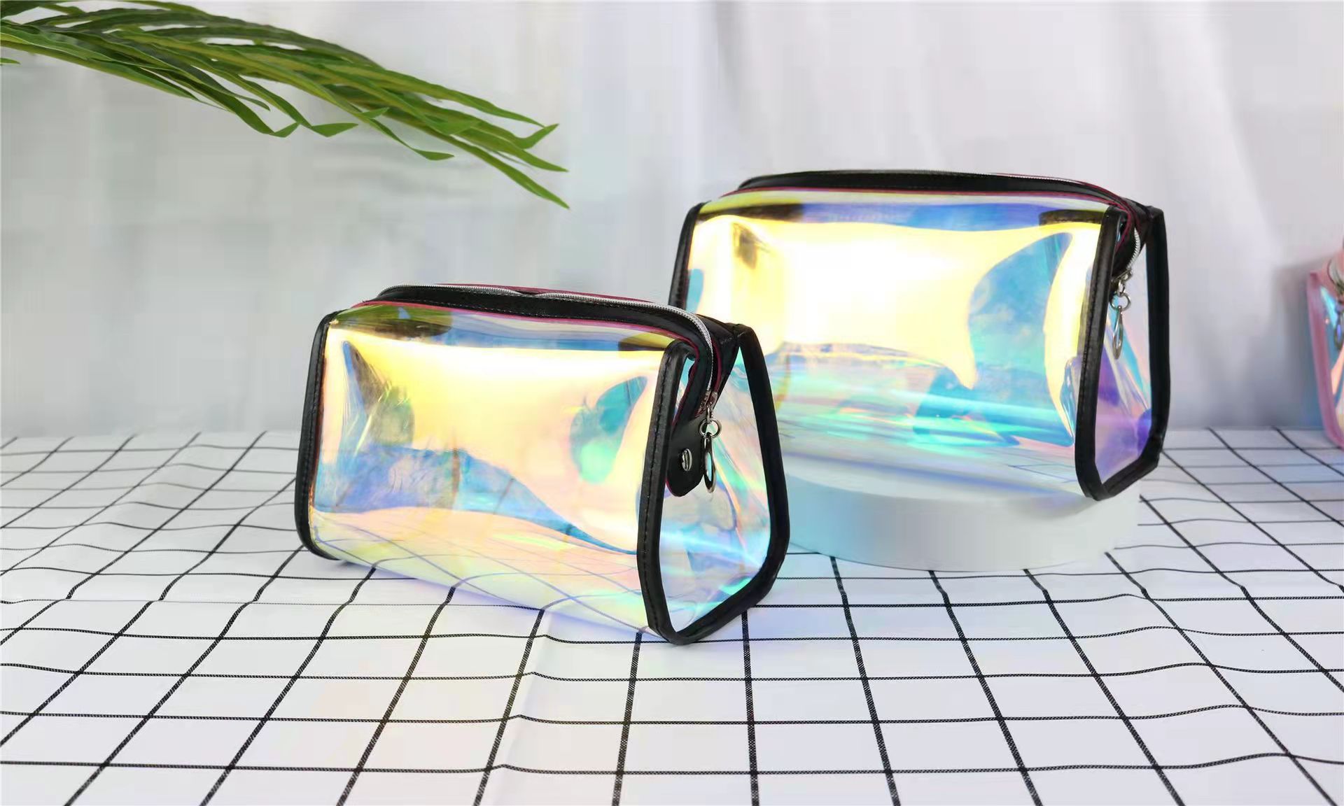 Wholesale TPU Cosmetic Bag For Woman Make-up pouch for girls, Customised Storage Bag, Portable bag for lady #GRD479 - Image 4